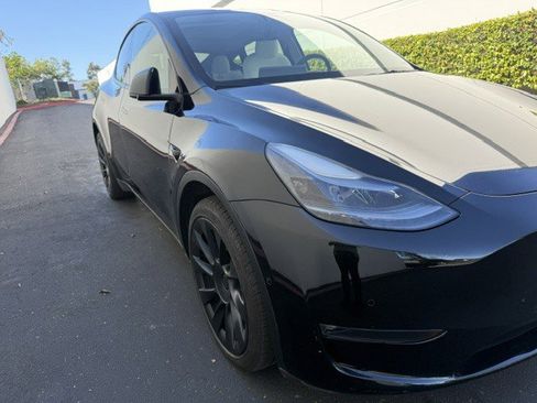 Used 2022 Tesla Model Y Long Range AWD/4WD image 7