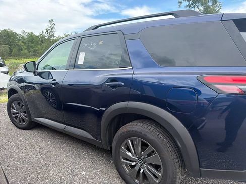 Used 2025 Nissan Pathfinder SV AWD/4WD image 8