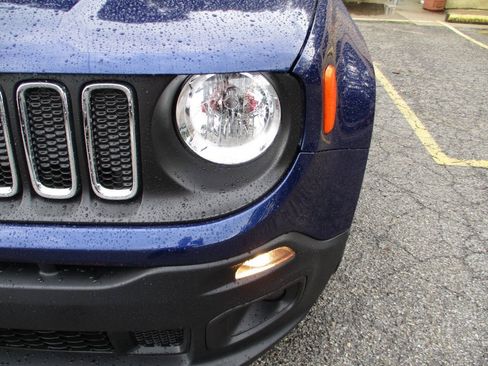 Used 2017 Jeep Renegade Altitude FWD image 24