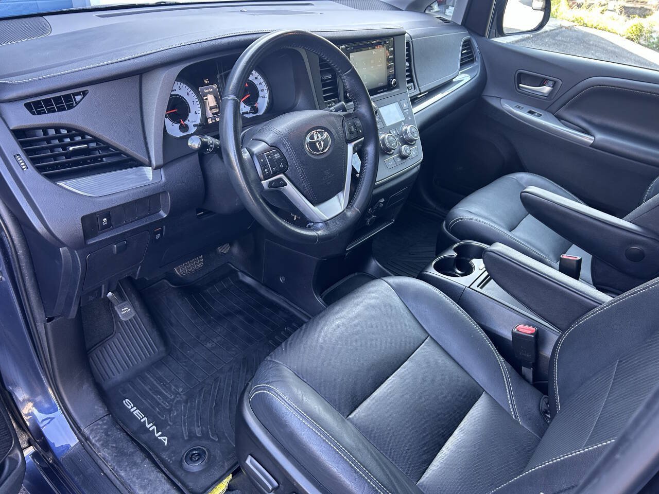 Used 2020 Toyota Sienna SE FWD image 20
