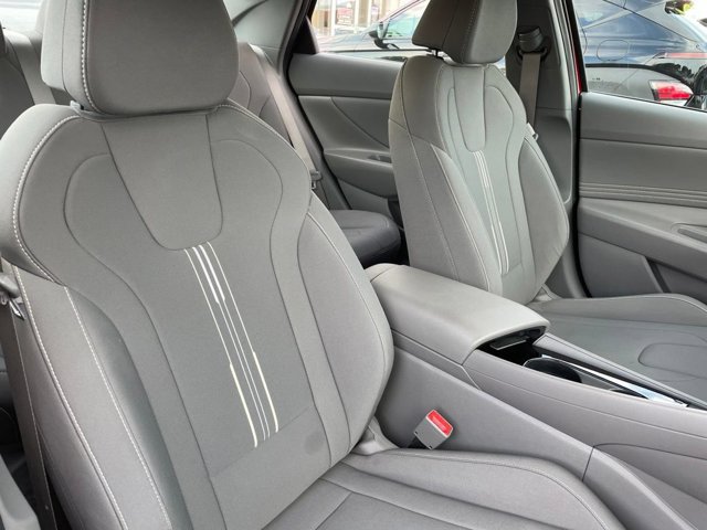 Used 2023 Hyundai Elantra SEL w/ Convenience Package FWD image 9