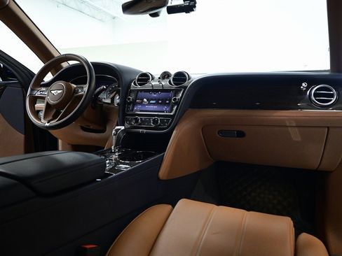 Used 2019 Bentley Bentayga image 14