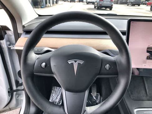 Used 2022 Tesla Model Y Long Range AWD/4WD image 21