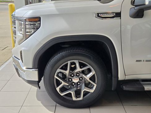 Used 2024 GMC Sierra 1500 SLT image 9