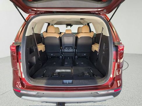 Certified 2023 Kia Carnival LX FWD image 28