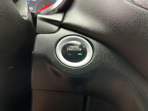 Used 2018 Chevrolet Equinox LT FWD image 18
