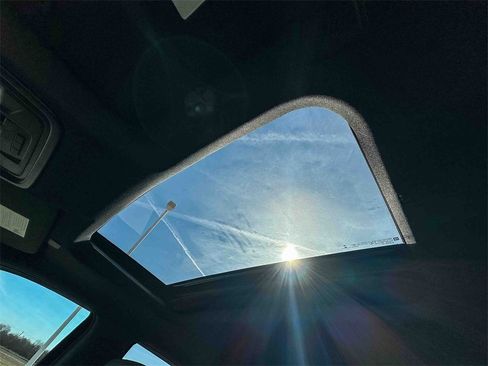 Used 2021 Chevrolet Silverado 1500 High Country image 35