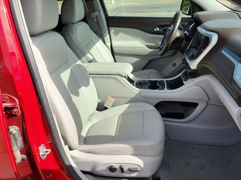 Certified 2022 GMC Acadia SLT w/ Technology Package image 10