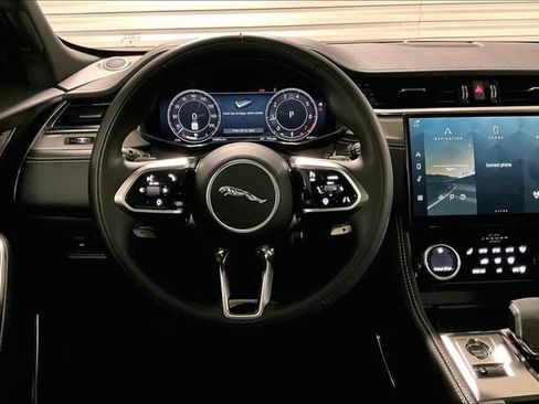 Certified 2024 Jaguar F-PACE R-Dynamic S image 4