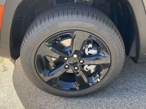 New 2025 Jeep Grand Cherokee Limited w/ Black Appearance Package image 14