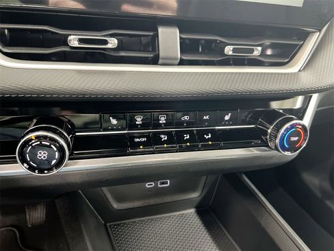 New 2026 Chevrolet Equinox LT image 17