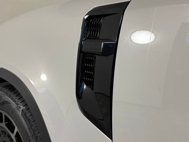 New 2026 Land Rover Defender 110 S AWD/4WD image 18