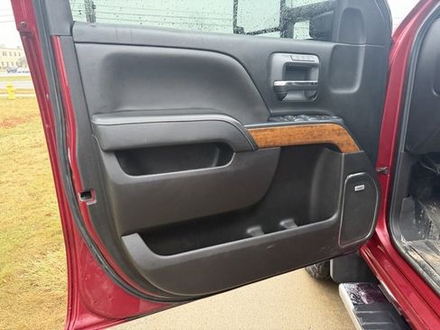 Used 2018 Chevrolet Silverado 2500 High Country w/ Duramax Plus Package image 9