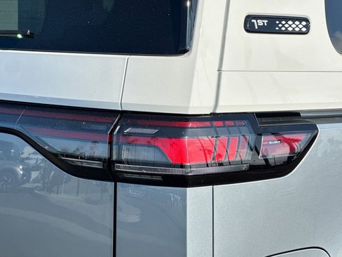 New 2025 Volkswagen ID. Buzz 1st Edition image 7