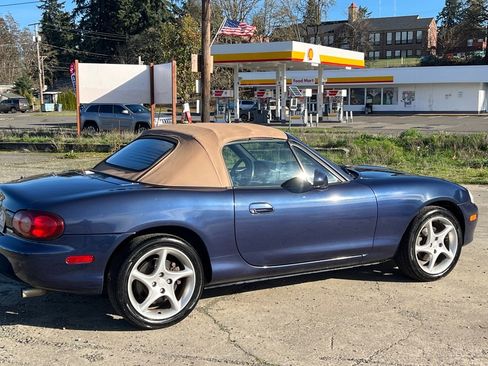 Used 2001 MAZDA MX-5 Miata image 16