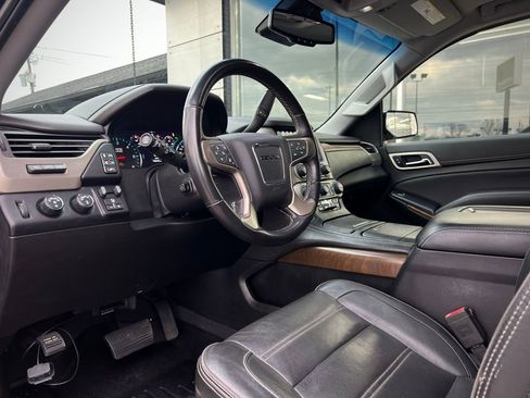 Used 2019 GMC Yukon XL Denali w/ Denali Ultimate Package image 2
