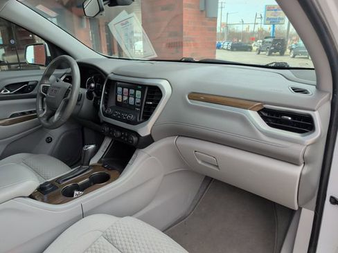 Used 2017 GMC Acadia SLE image 29