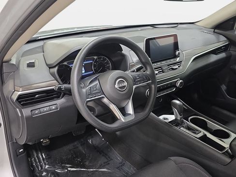 Used 2024 Nissan Altima 2.5 SV FWD image 16