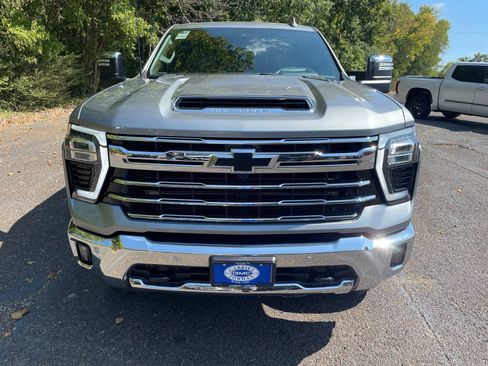 Used 2025 Chevrolet Silverado 2500 LTZ w/ LTZ Convenience Package AWD/4WD image 10