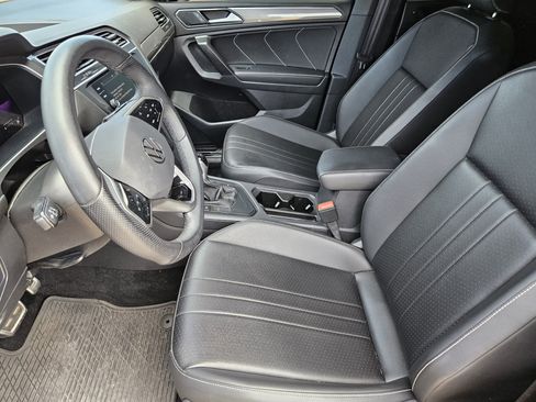 Used 2024 Volkswagen Tiguan SE R-Line FWD image 12