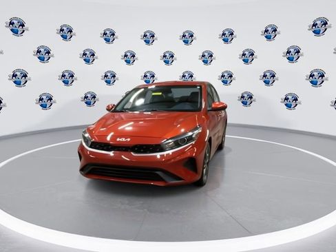 Certified 2022 Kia Forte LXS image 3