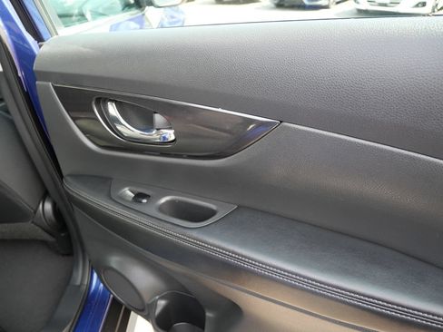 Used 2018 Nissan Rogue S AWD/4WD image 29