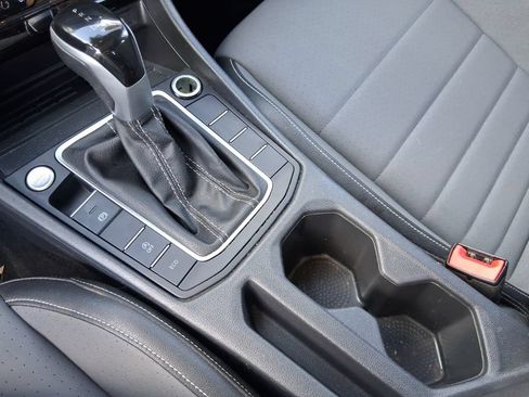 Used 2025 Volkswagen Jetta SE FWD image 26