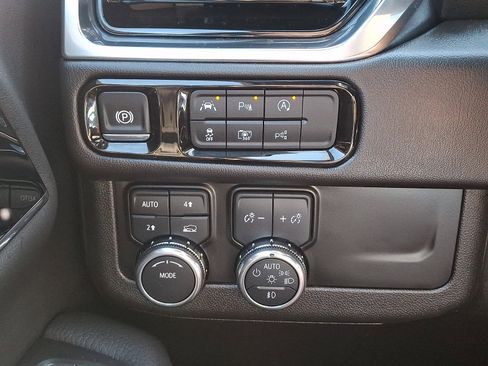 Used 2025 GMC Yukon XL Denali w/ Sun & Power Step Package image 23