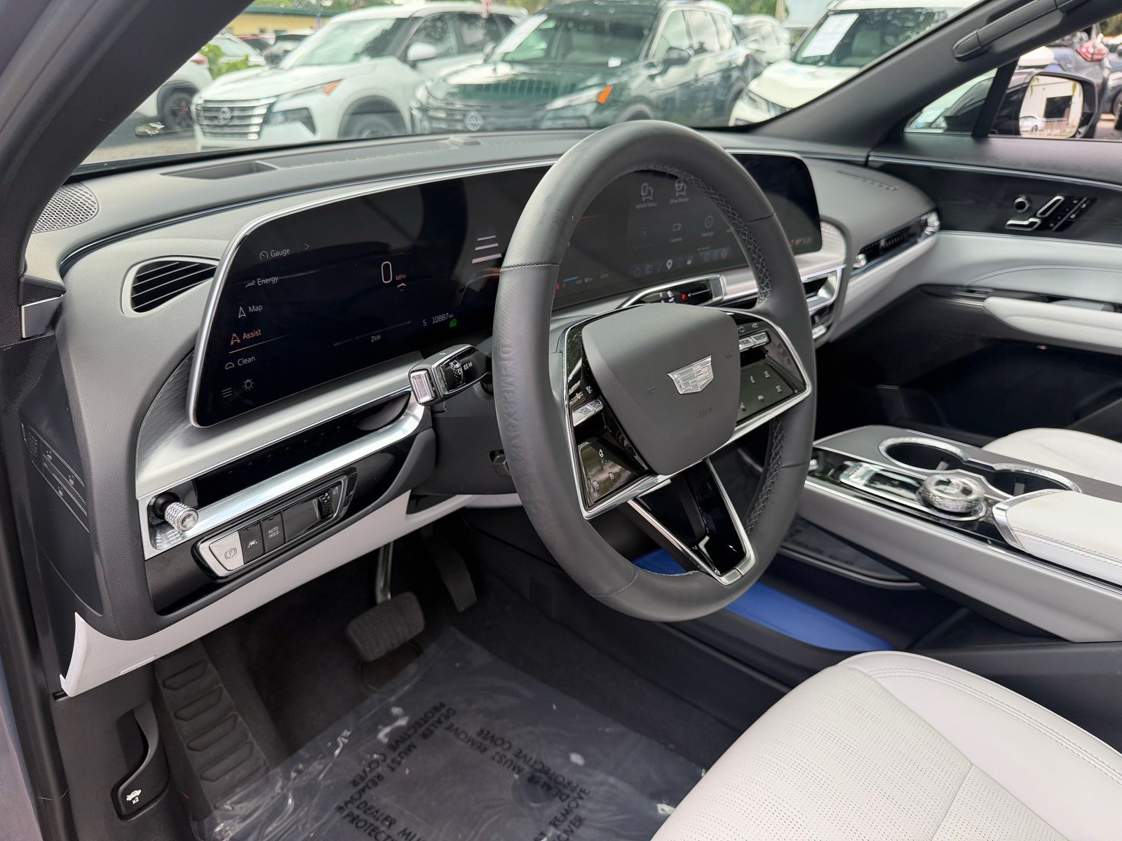 Used 2025 Cadillac Lyriq Luxury RWD image 10