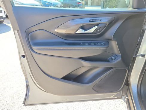 Used 2023 GMC Terrain SLT image 16