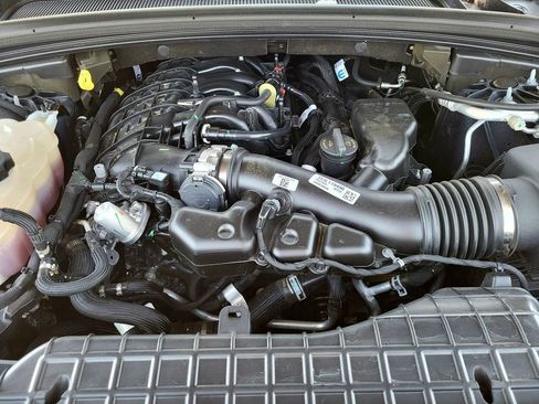 Used 2023 Jeep Grand Cherokee Limited AWD/4WD image 24