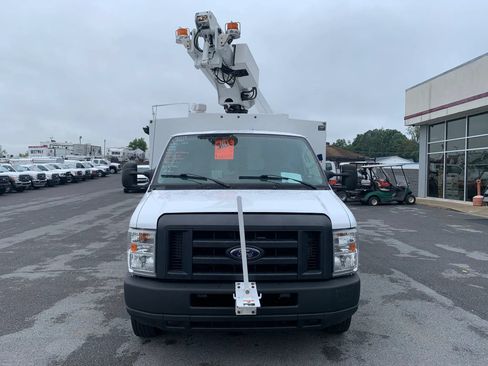 Used 2019 Ford E-350 and Econoline 350 Super Duty RWD image 2