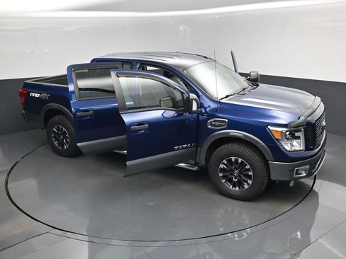 Used 2017 Nissan Titan PRO-4X w/ Pro-4x Convenience Package AWD/4WD image 19