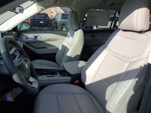 New 2026 Ford Explorer Active image 7