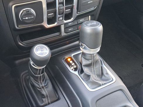 Used 2023 Jeep Wrangler Sahara w/ Cold Weather Group image 14