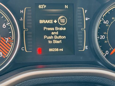 Used 2015 Jeep Cherokee Latitude w/ Comfort/Convenience Group image 17