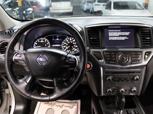 Used 2020 Nissan Pathfinder SL image 19