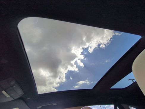 Used 2021 Mercedes-Benz GLC 300 image 21