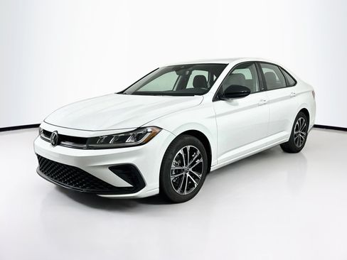 Used 2025 Volkswagen Jetta Sport FWD image 3