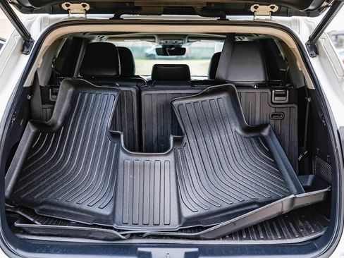 Used 2020 Toyota Highlander XLE image 26