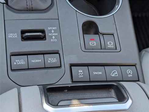 Used 2020 Toyota Highlander XLE image 26