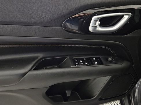 Used 2024 Jeep Compass Latitude w/ Altitude Special Edition AWD/4WD image 25