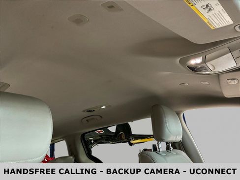 Used 2018 Chrysler Pacifica Touring-L FWD image 28