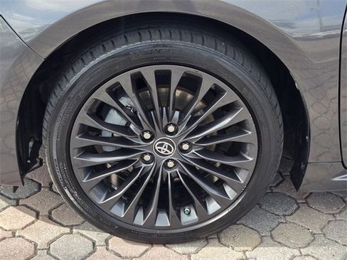 Used 2016 Toyota Avalon Limited image 12