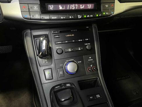 Used 2011 Lexus CT 200h Premium image 33