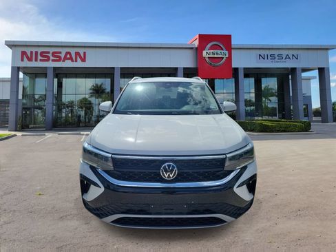 Used 2024 Volkswagen Taos SE FWD image 6