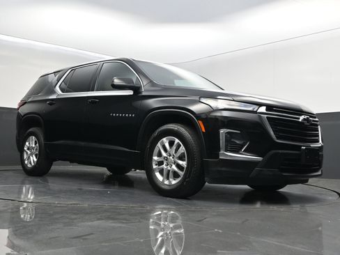 Used 2023 Chevrolet Traverse LS AWD/4WD image 32