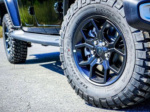 New 2025 Jeep Gladiator Sport image 3