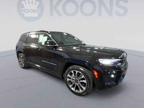 Used 2023 Jeep Grand Cherokee Overland w/ Luxury Tech Group IV image 2