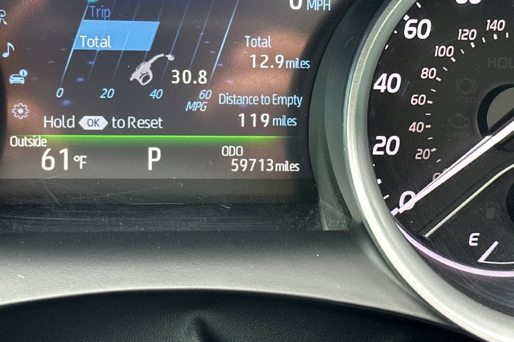 Used 2024 Toyota Camry XLE w/ Cold Weather Package FWD image 30